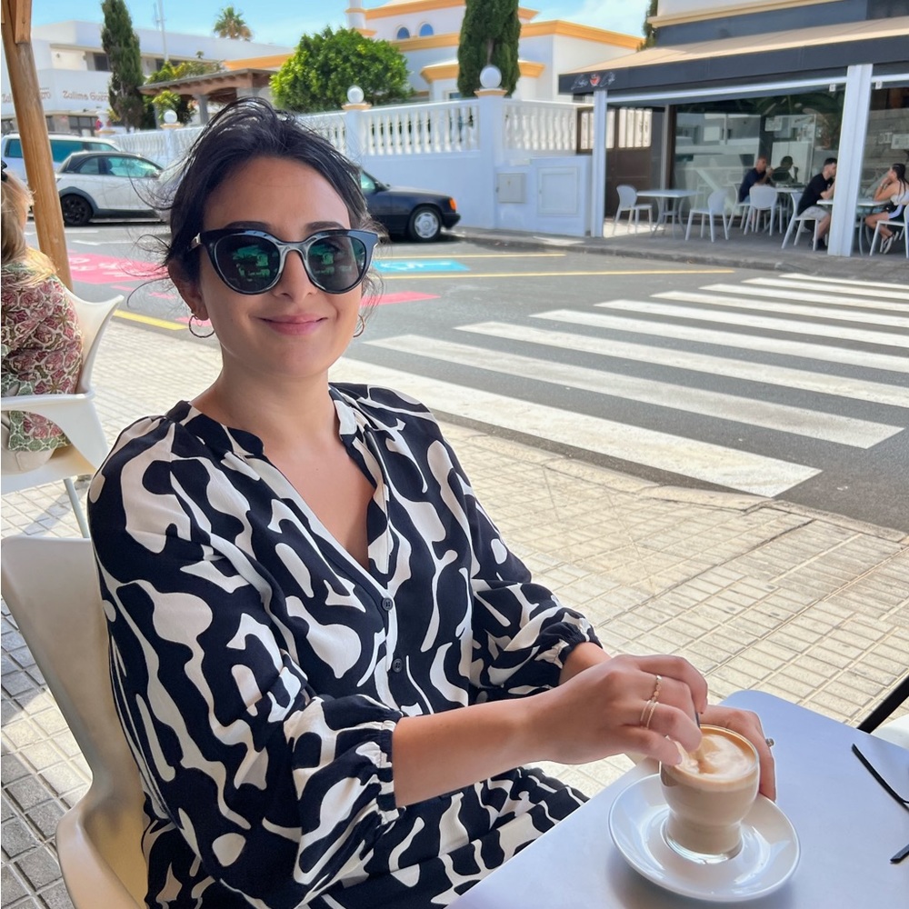 Meet your Posher, Claudia